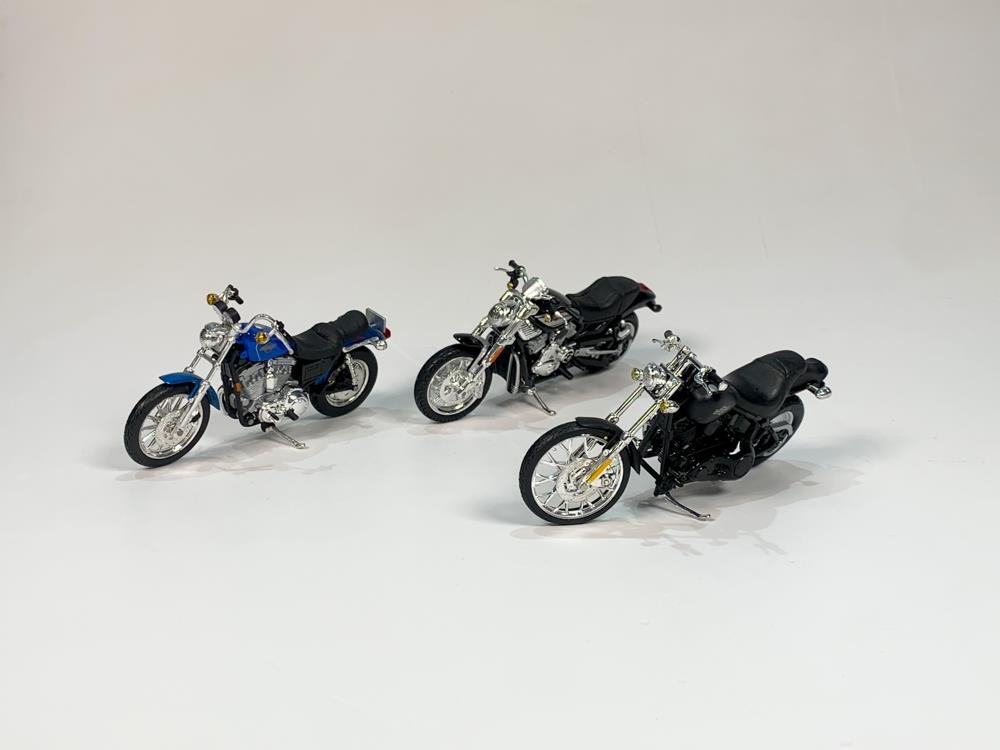 Maquetas Maisto Harley Davidson: Sportster 1200 Azul, Night Train Negra y Street Rod Negra (2006)