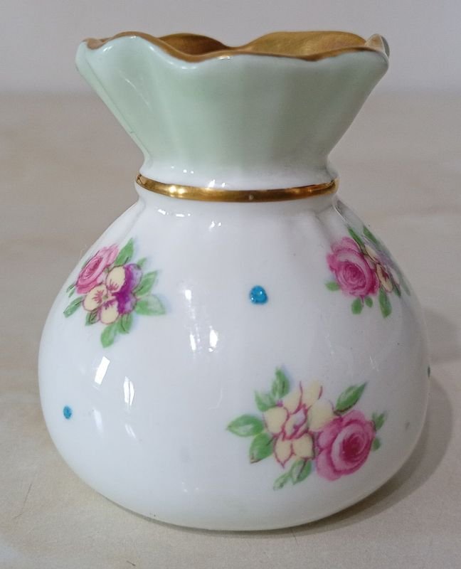 Jarrón de porcelana Paragon con diseño floral y dorado - imagen 2
