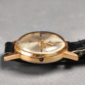 Reloj Suizo Vintage "Hagen" Enchapado en Oro con Malla de Cuero - imagen 4