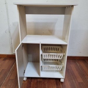 Mueble Auxiliar Aéreo Blanco con Estantes y Canastos Plásticos Organizadores - imagen 2