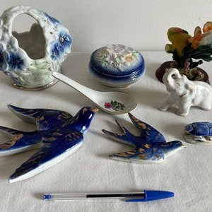 Lote siguiente: Lote de Adornos de Porcelana: Cesta, Pájaros, Elefante y Tortuga
