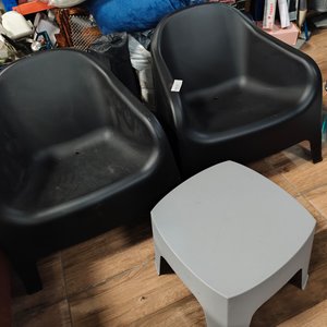 Juego de 2 Sillones Skarpo de PVC para Exterior con Mesa Auxiliar - imagen 4