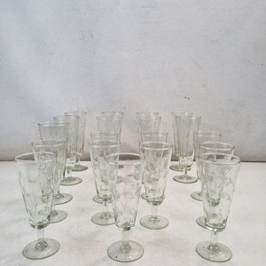 Set de 19 Copas de Vidrio con Diseño Floral Esmerilado - imagen 2