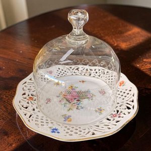 Lote siguiente: Quesera Alemana Schumann Arzberg Bavaria Porcelana Calada Floral Dorada