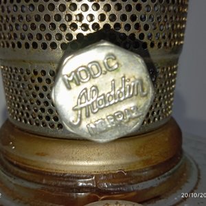 Antiguo Farol Lámpara a Kerosene Tipo Aladdin con Pie Metálico y Depósito de Vidrio - imagen 4