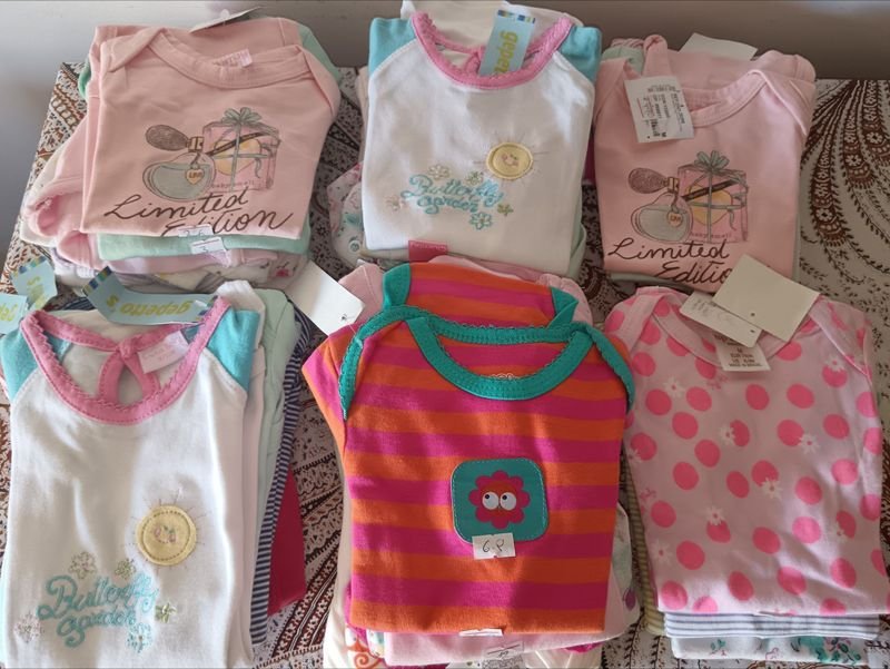 Lote anterior: Ropa de bebé: cuerpos cortos y talles variados