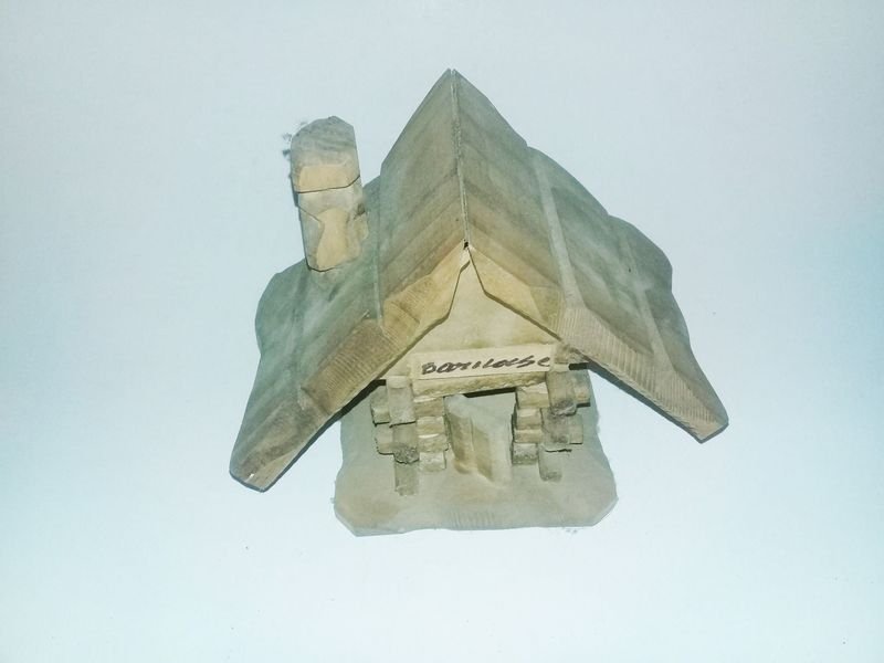 Modelo de casa de madera decorativa - imagen 4