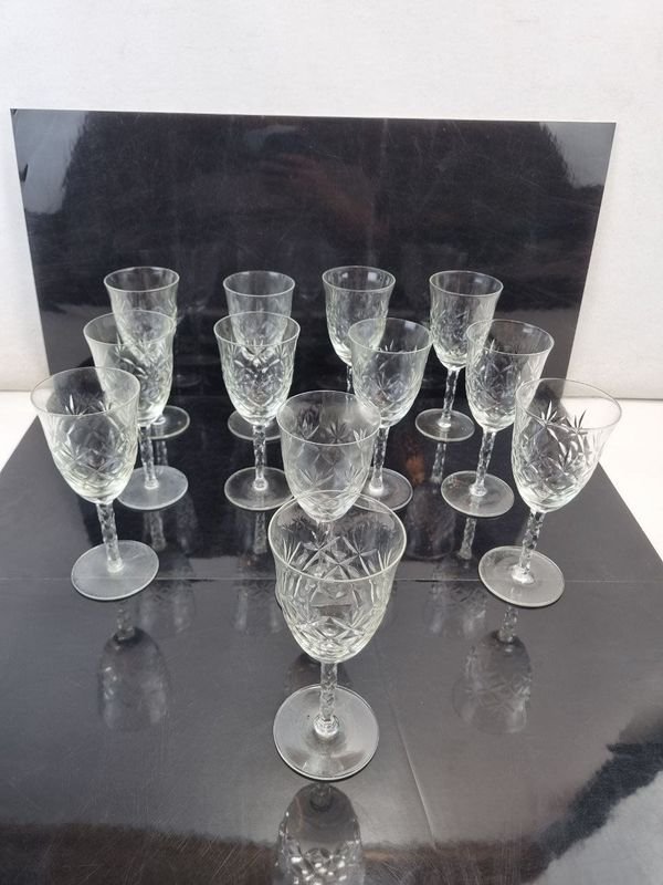 L 276 - 12 Piezas - Set de 12 copas para licor con cuerpo tallado de base redonda y fuste trenzado (Altura 12cm)