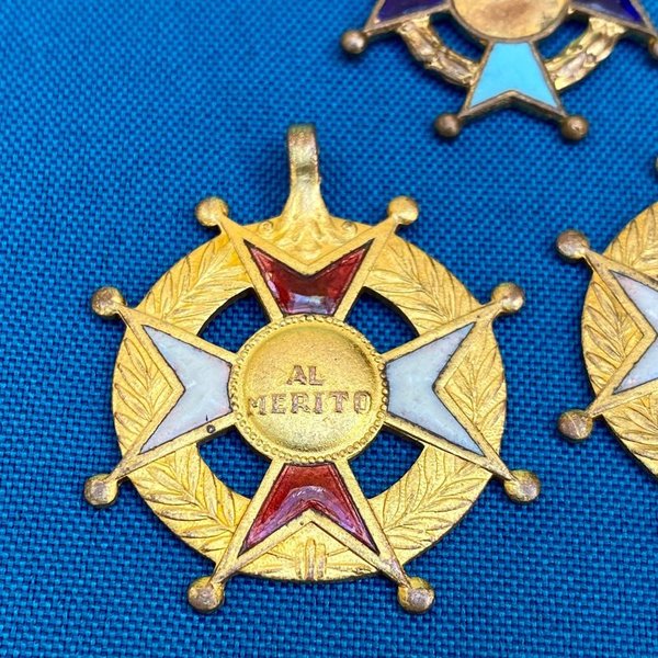 Medallas al Merito con detalles en esmalte - Colección de antigüedades - imagen 3