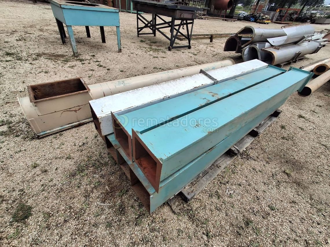 Lote de Tubos Metálicos Rectangulares Verdes y Beige