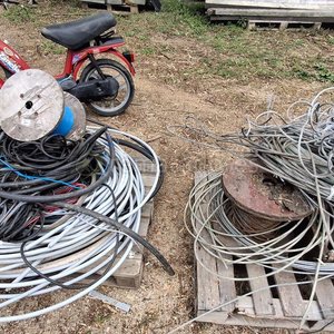 Lote siguiente: Lote de Cables Eléctricos y de Acero en Rollos