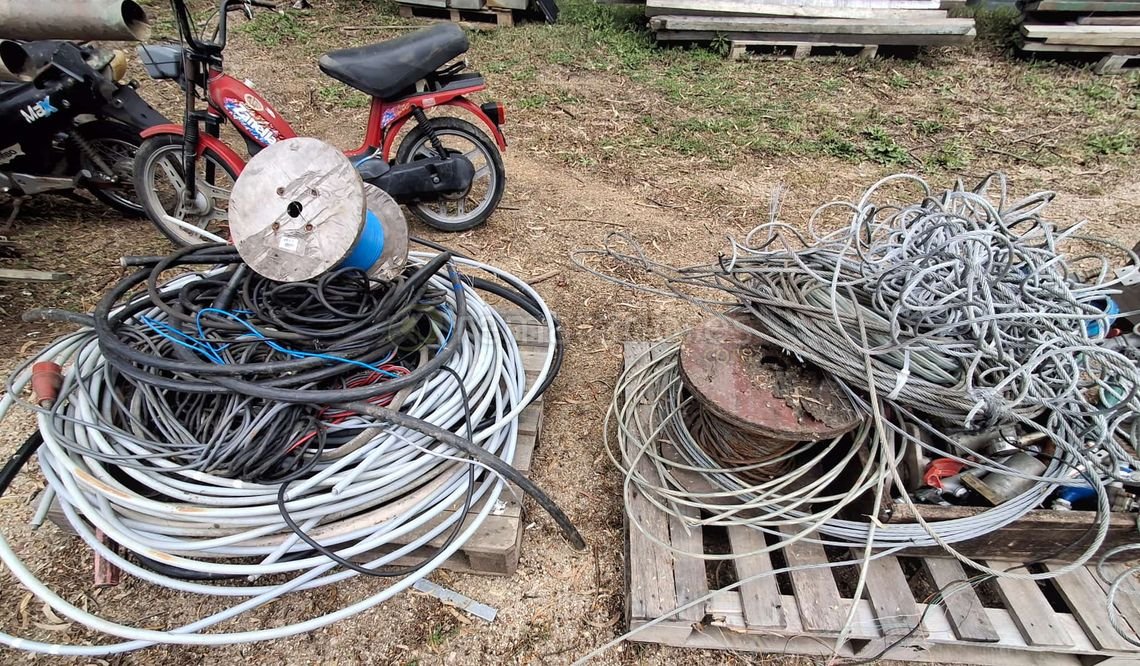 Lote de Cables Eléctricos y de Acero en Rollos