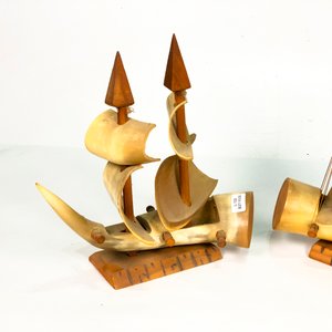 Lote de 3 piezas decorativas: 2 barcos y 1 carreta en cuerno y madera - imagen 3