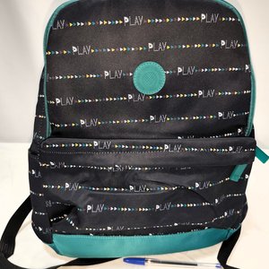 Mochila Azul Nueva con Estampado "Play" y Múltiples Compartimentos - imagen 1