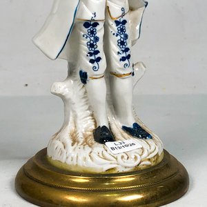 Lámpara de Mesa de Porcelana con Figura y Base de Bronce - imagen 4