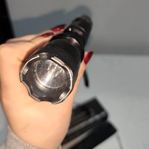 Linterna Táctica Recargable con Picana Eléctrica para Autodefensa - imagen 5
