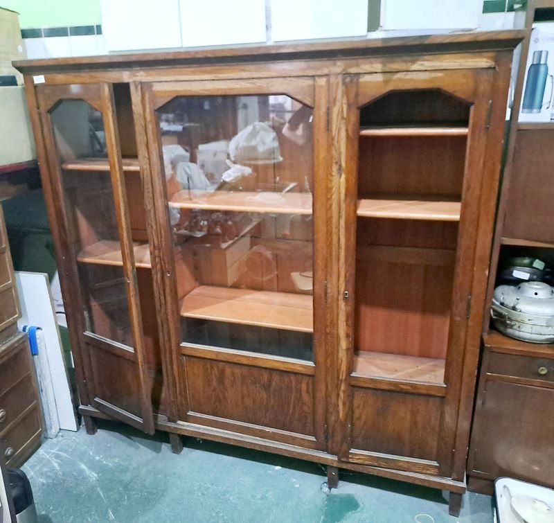 Antiguo Cristalero de Madera Macisa en Excelente Condición - imagen 2