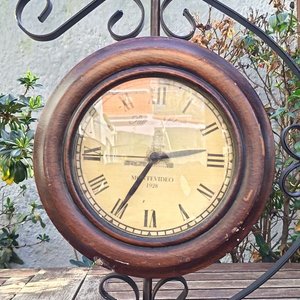 Reloj Decorativo de Pared Doble Faz con Soporte de Hierro Forjado -  Conmemorativo Palacio Salvo de Montevideo (1928)- Medidas Soporte: 41,5 cm x 49 cm / Medidas Reloj Diámetro 26 cm x Alto 41,5 cm x 49 cm cm Aprox. - imagen 7