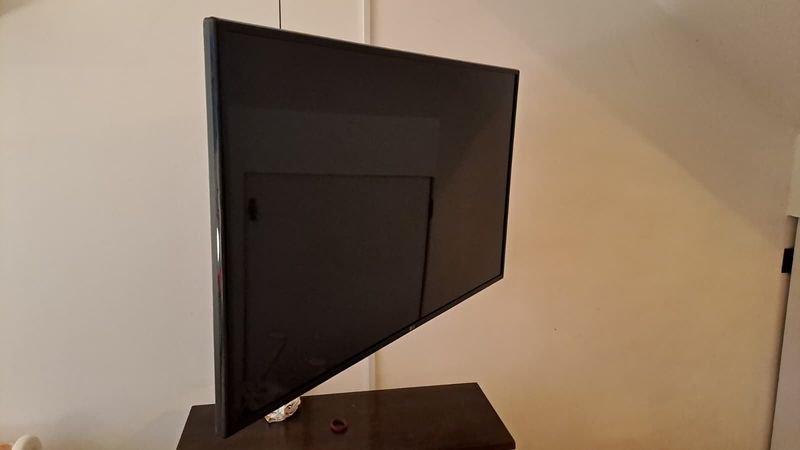 Televisor LG de 43 pulgadas con resolución UHD - imagen 2
