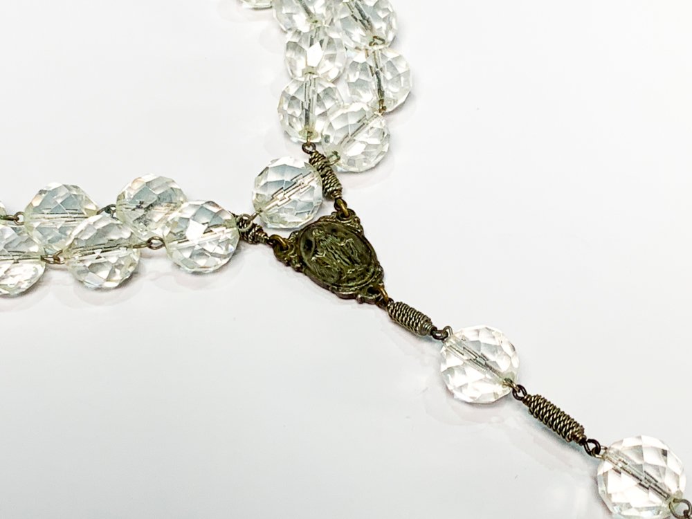 Rosario de cristal con crucifijo en metal - imagen 3