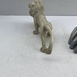 Estatuilla de León Rugiendo en Marmolina - imagen 3