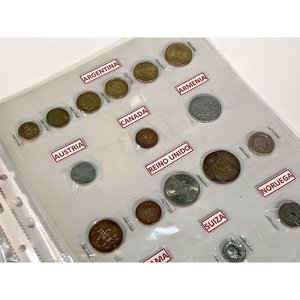 Colección de 74 Monedas de Diversos Países en Organizador - imagen 5