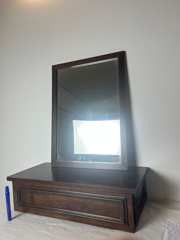 Espejo y mueble de diseño - imagen 3