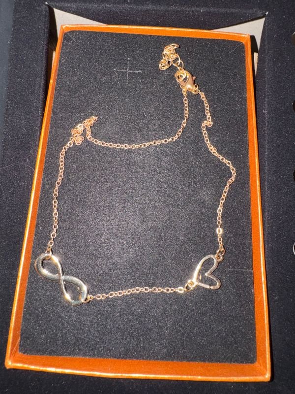 Collar Infinito y Corazón Dorado - Joyería y Accesorios Varios Diseños