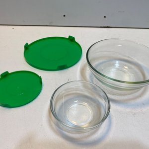 Set de 5 Bowls de Vidrio con Tapas Plásticas Verdes - imagen 4