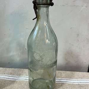 Par de Botellas Antiguas de Vidrio Verdoso con Cierre Cerámico - imagen 5