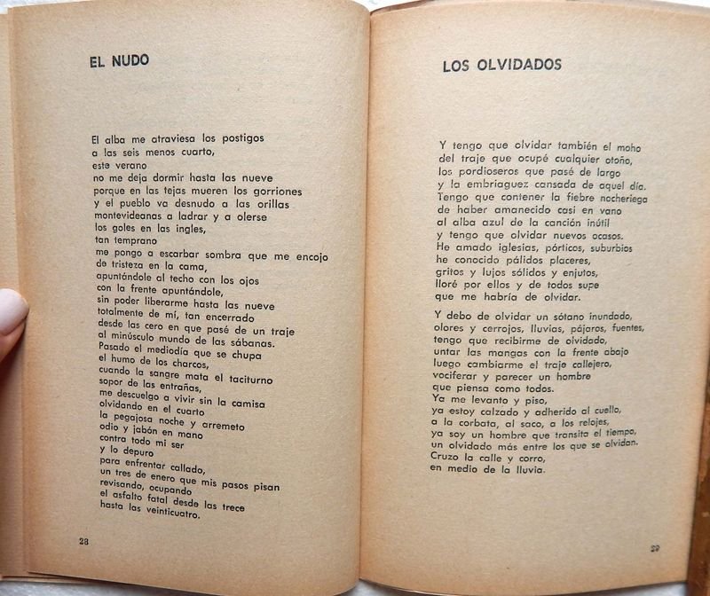 Libro de poesía "El Sótano Y Otros Poemas" firmado por Enrique Estrázulas - imagen 5