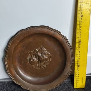 Lote anterior: Plato Decorativo en Bronce con Relieve de Jinete y "Chile"