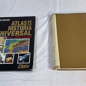 Lote anterior: Colección de 2 Atlas de Historia Universal El País