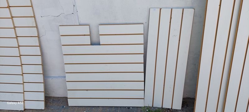 Lote siguiente: Panels de madera blancos recortados