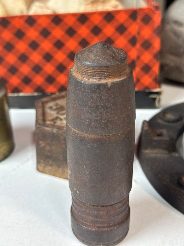 Lote de piedras, pesas y objetos variados - imagen 9