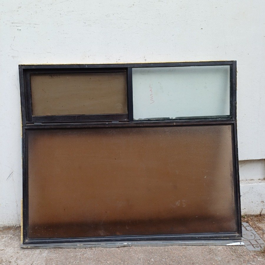 Lote siguiente: Ventana de aluminio y vidrio para ventilar y asegurar