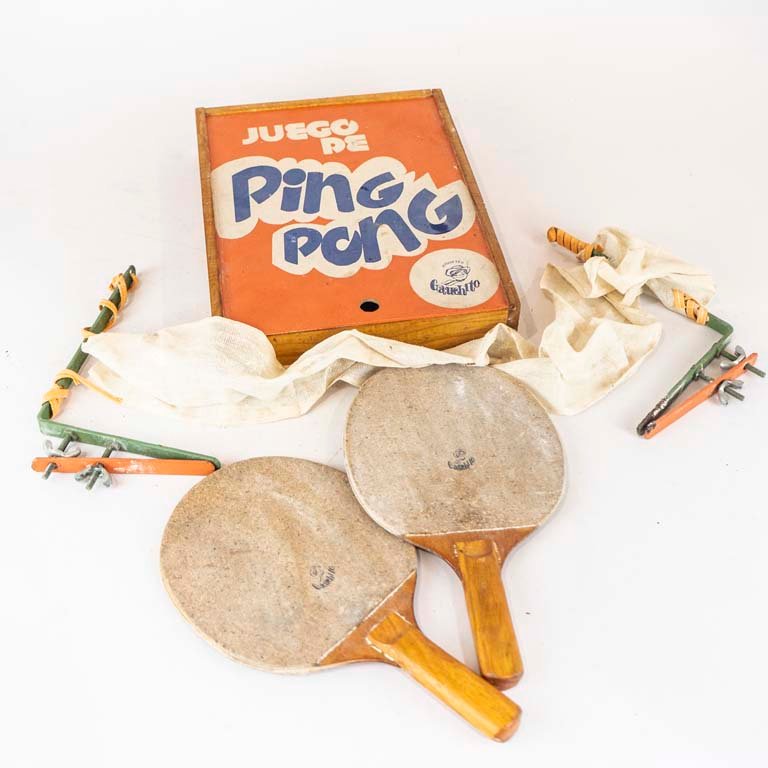 Lote siguiente: Juego de ping pong con caja - Medidas: 30x23.5cm