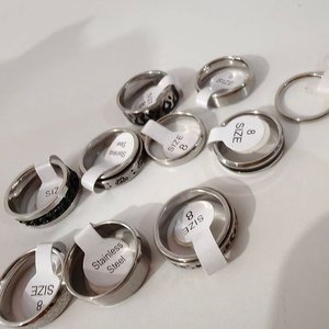 Lote de 12 Anillos Variados de Acero Inoxidable, Talla 8 - imagen 2