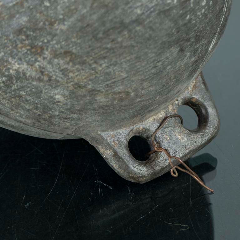 Boya de metal con forma redonda y agujero en la parte superior - imagen 2