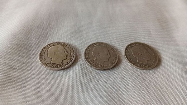 Tres Monedas de Plata Uruguayas de 50 Centésimos