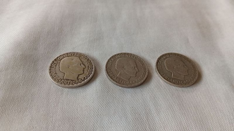 Tres Monedas de Plata Uruguayas de 50 Centésimos