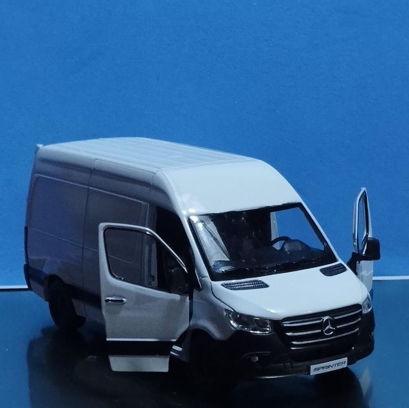 Lote anterior: Camioneta Coleccionable Mercedes Benz Sprinter - Venta en Subasta