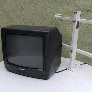 Televisor Konka con Soporte Metálico - imagen 4