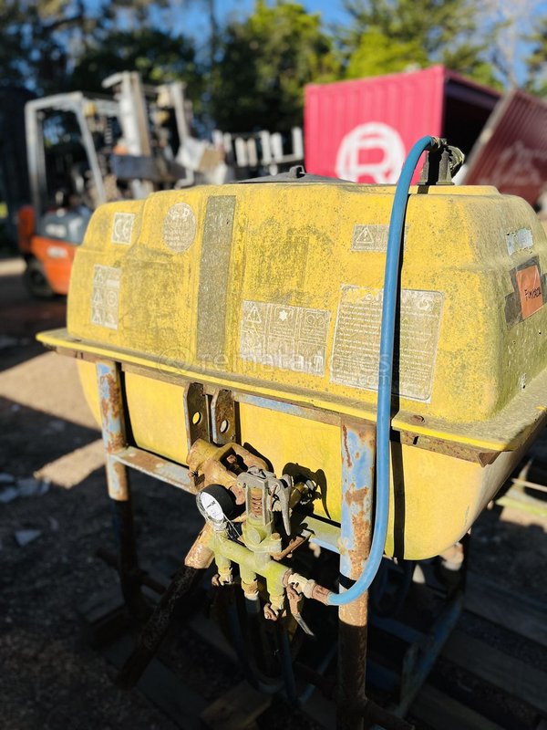 Tanque Amarillo para Pulverizador con Manguera y Válvulas