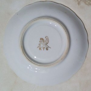 Platillo de Porcelana Vintage KTS con Flores Rosas y Borde Dorado - imagen 2