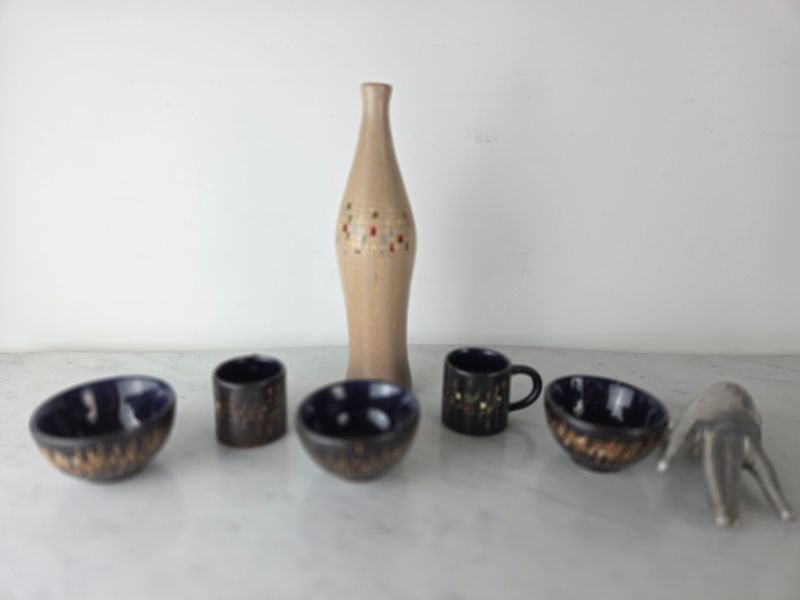 Lote siguiente: Piezas en cerámica de taller con detalles ornamentales
