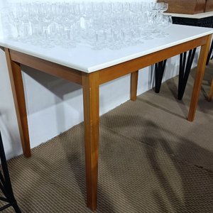 Lote anterior: Mesa Rectangular Delfino Álvarez Madera Maciza Lustre Claro Tapa Blanca 1.30m