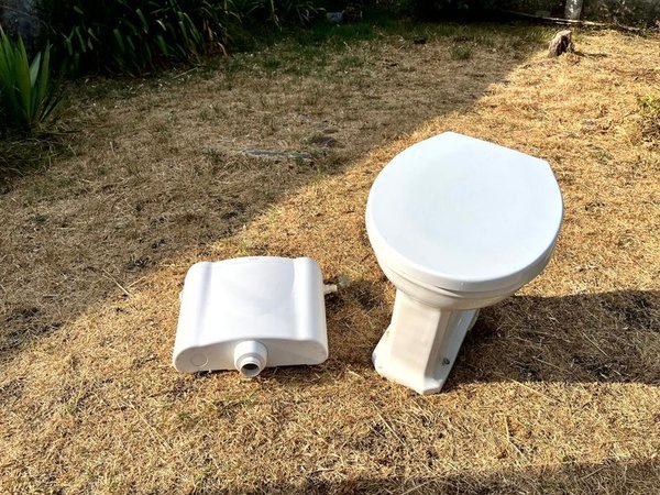 Juego de Baño Olmo de Loza Blanca: Lavatorio con Pedestal – Bidet – Inodoro y Antiguo Bidet de Loza Cisterna de Plástico - imagen 12