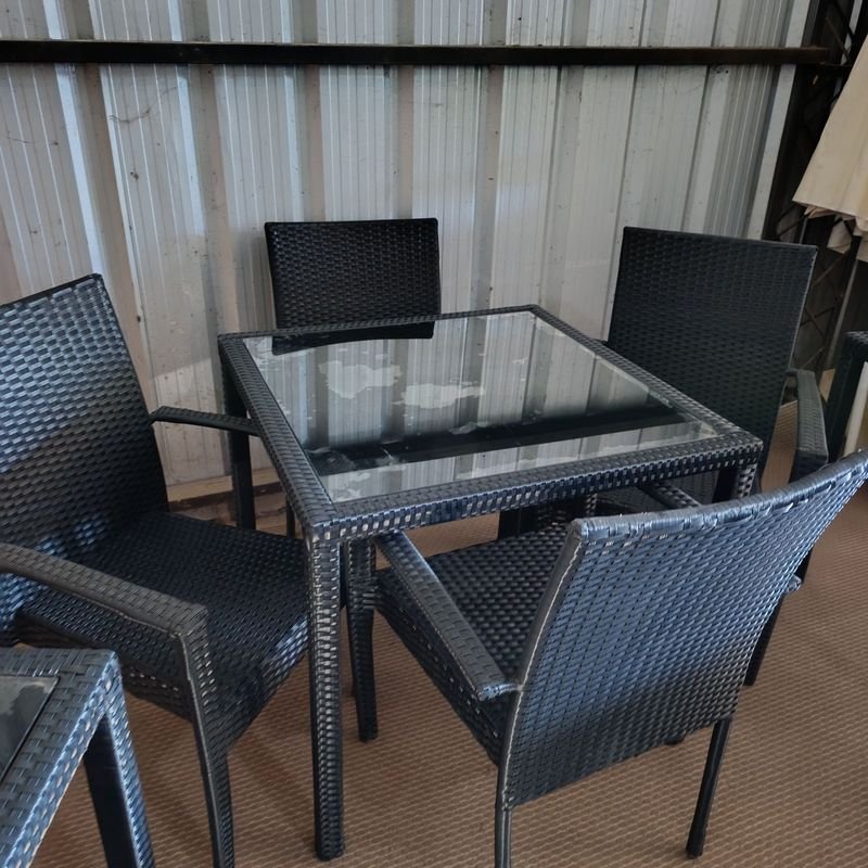 Lote anterior: Mueble de Patio con Mesa Cuadrangular y Sillones Apilables