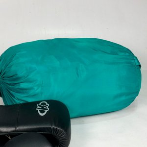 Par de Guantes de Boxeo Negros Talle M y Sobre para Dormir Celeste - imagen 4